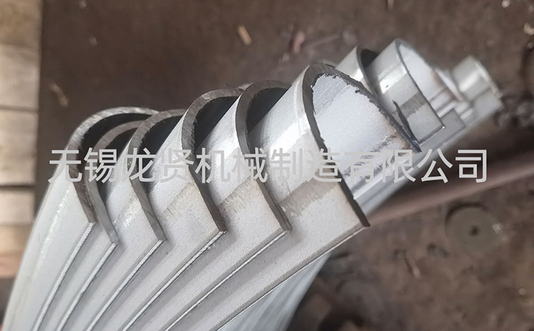 封頭上半管碰見接管怎么繞？