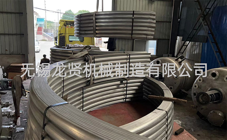 封頭上半管碰見接管怎么繞？